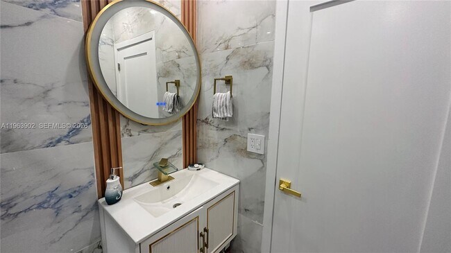 Building Photo - 1668 SW 20th St