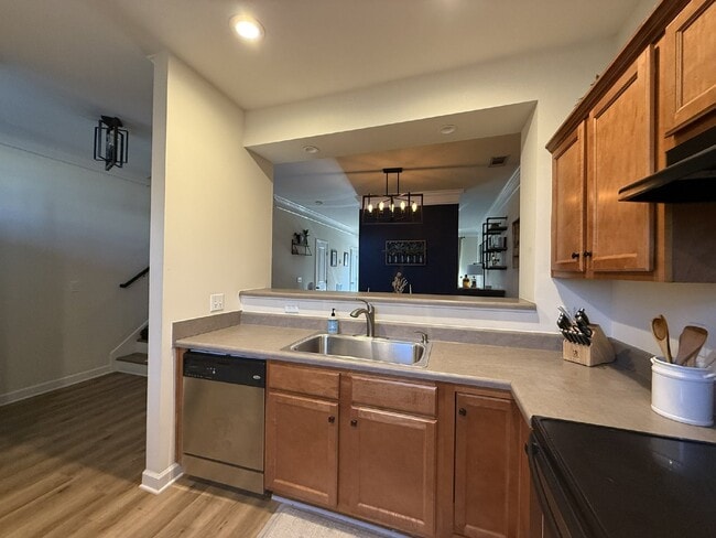 Building Photo - FANTASTIC LOCATION!! 2BR/2.5BA Townhouse in Historic Waverly area!