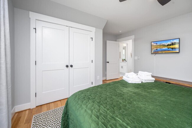 Building Photo - 2019 James St