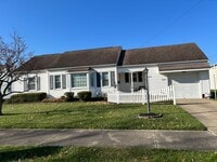 Building Photo - 122S