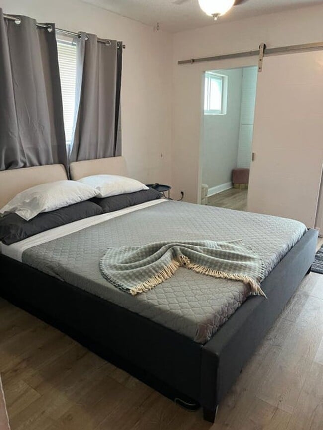 Building Photo - 1642 NW 14th St