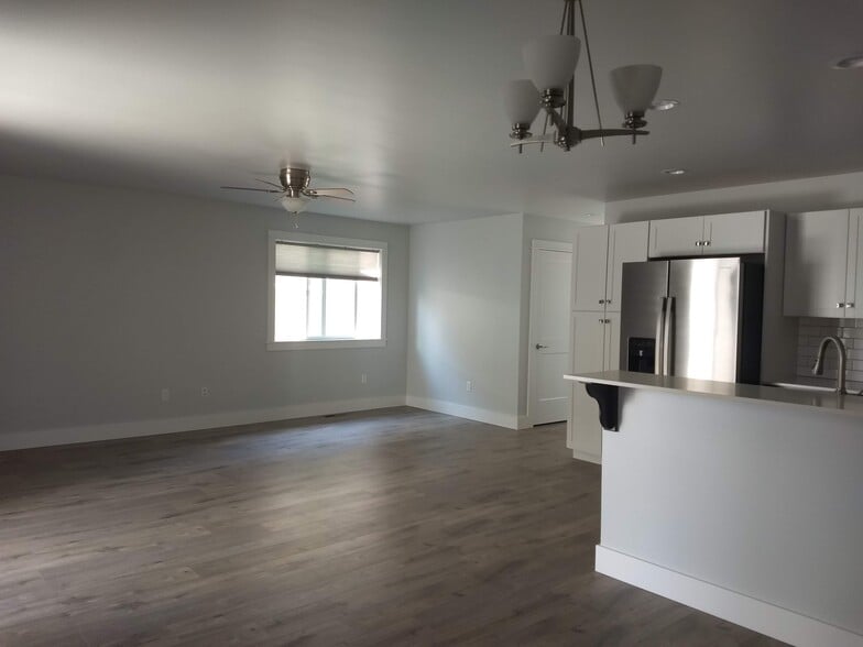 Ceiling fans and central air conditioning - 712 N 12th St