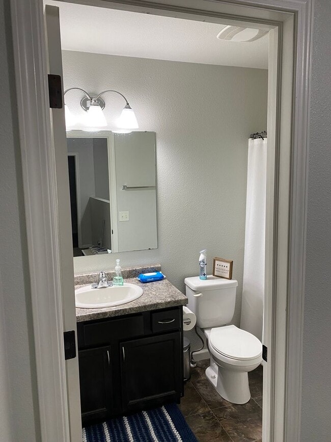 Building Photo - 3bed 2.5 bath Twinhome SORRY NO PETS!!