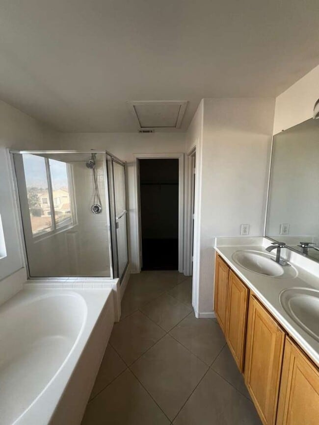 Building Photo - Must see 2 story 4 bed/3 bath home in the heart of SUMMERLIN