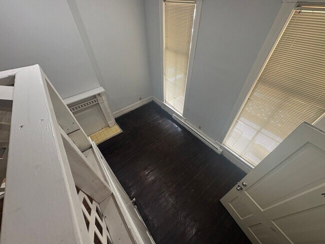 Building Photo - 871 Mulberry St