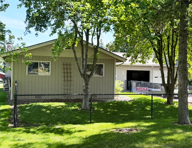 Building Photo - Beautiful Lakeside Home