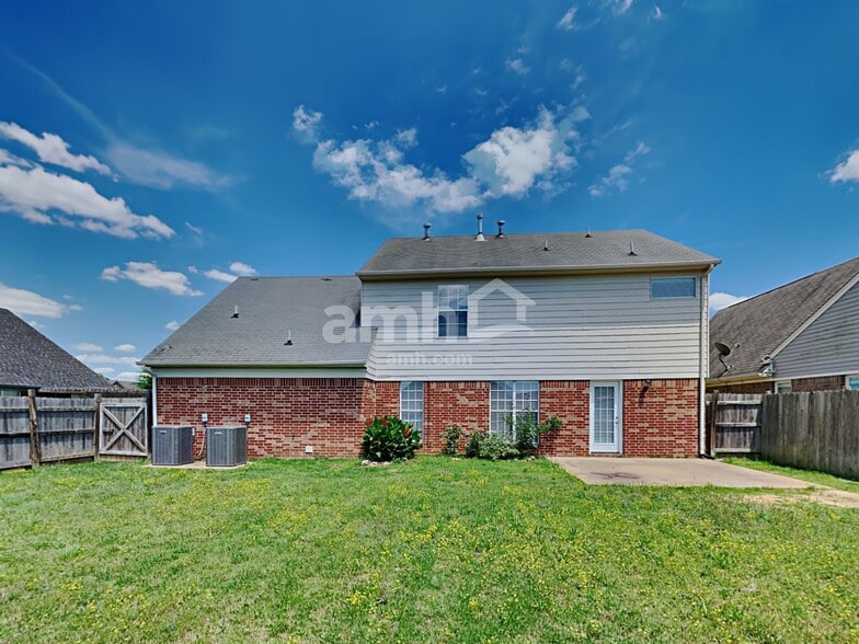 Building Photo - 5755 Fawn Dr