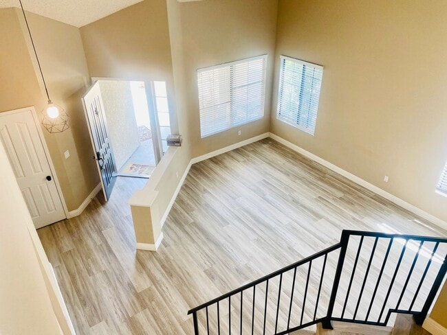 Building Photo - Calabasas Two-Story 4b/3b Beautifully & Mo...