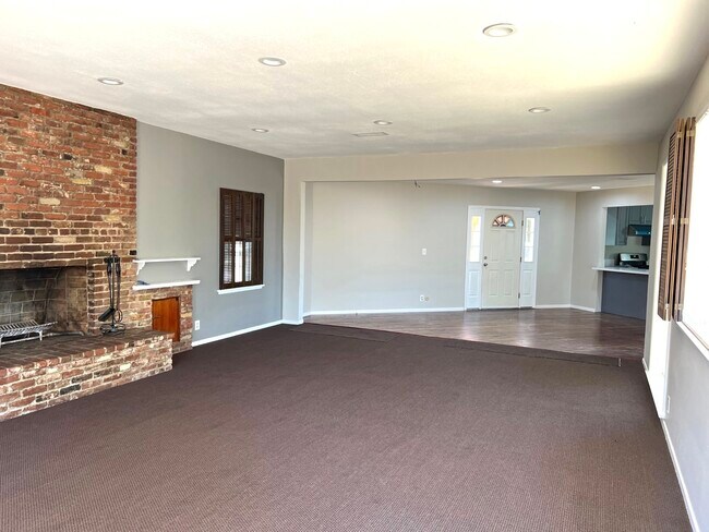 Building Photo - 10600 Andora Ave