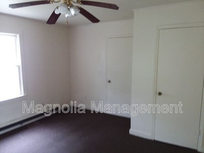 Building Photo - 922 E Andrews Ave