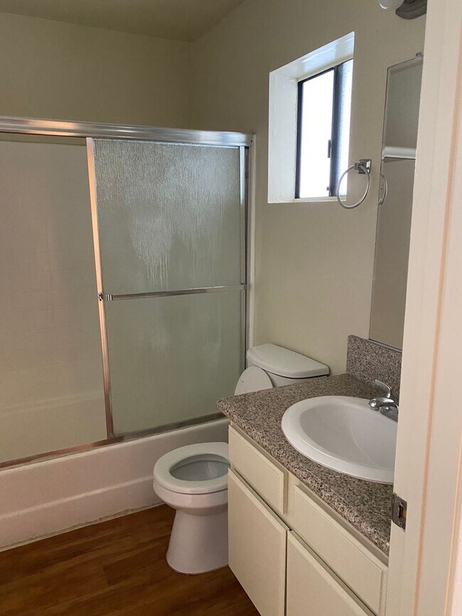 Building Photo - BELLA APARTMENTS: Beautiful 2 Bed - 2 Bath