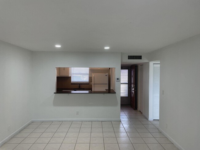 Building Photo - 719 Lori Dr
