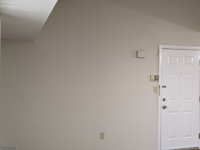 Building Photo - 5113 Ravens Crest Dr