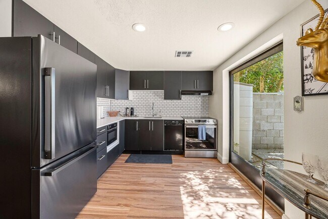 Building Photo - 385 W Pierson St