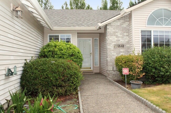 Building Photo - 15040 SE Lostine Dr