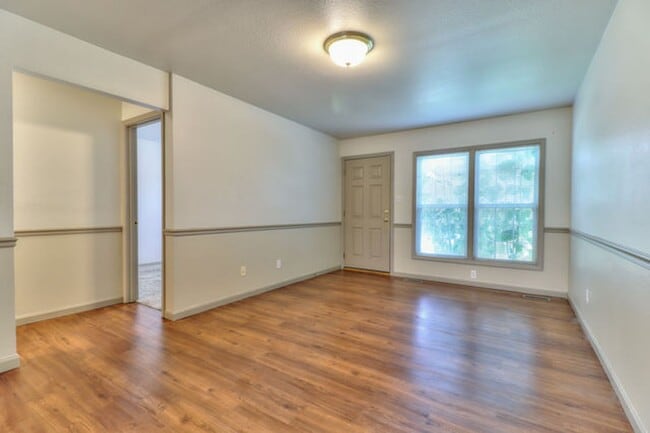 Building Photo - Spacious 3 bedroom, 1 bath home in Urbana ...
