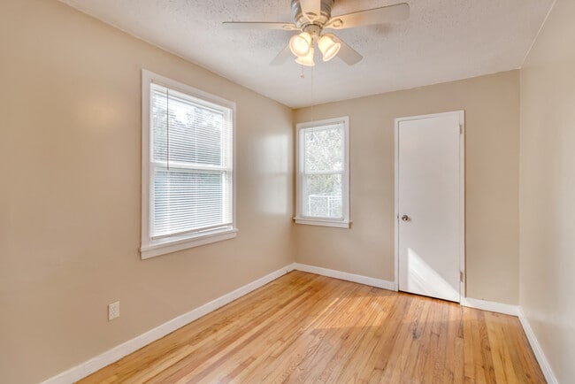 Building Photo - 23 N Parkwood Dr