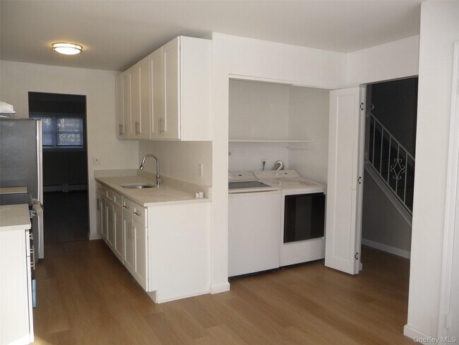 Building Photo - 91 Sarah Ln