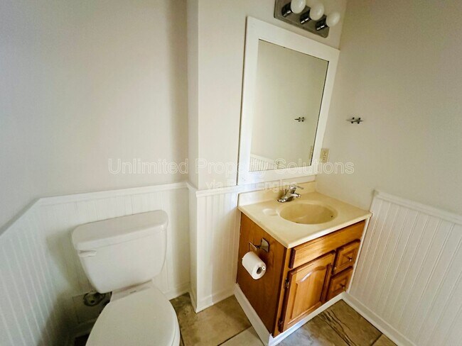 Building Photo - 3909 Wilshire Blvd