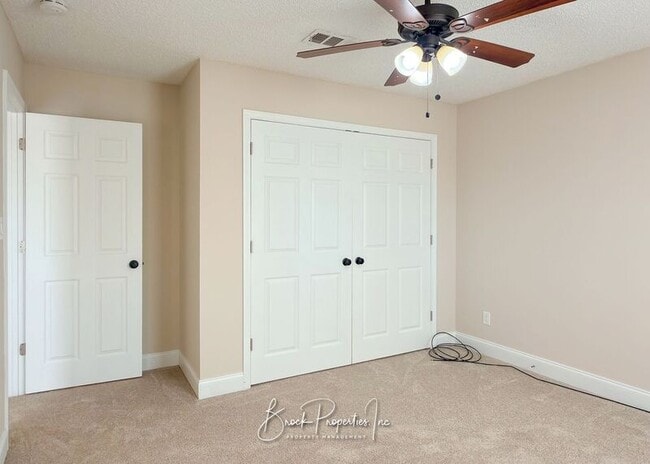 Building Photo - 7865 Apollo Dr