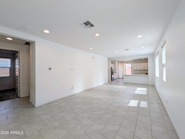Building Photo - 9509 W Sells Dr