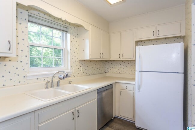 Building Photo - 2105 Montreat Pkwy