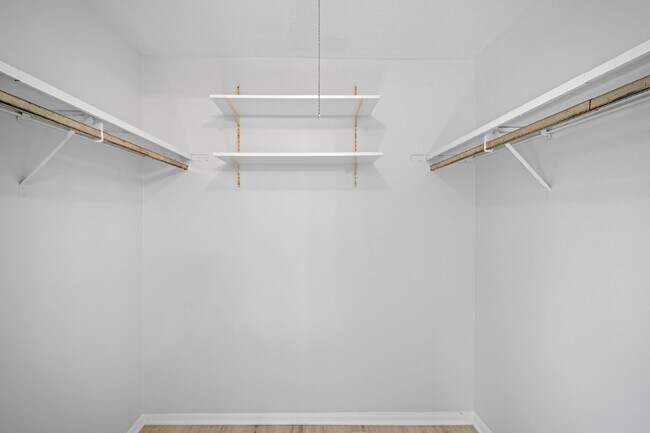 Building Photo - Discover Your Dream Home: Modern Comfort M...