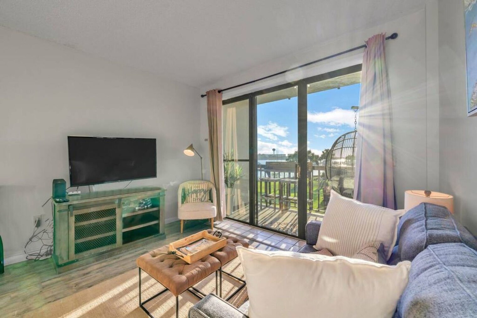 Building Photo - 214 Miracle Strip Pkwy SW