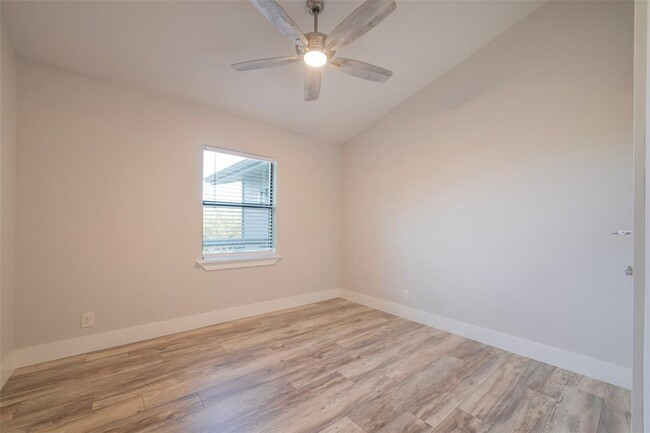 Building Photo - 620 Galston