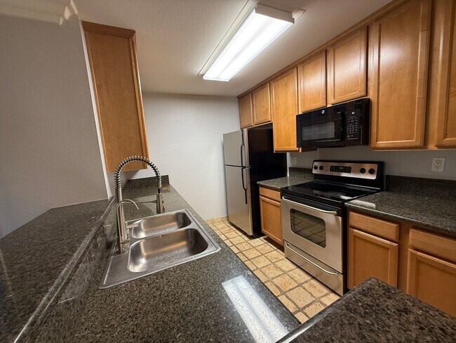 Building Photo - Spacious and Modern 2BR Condo in UTC, San Diego
