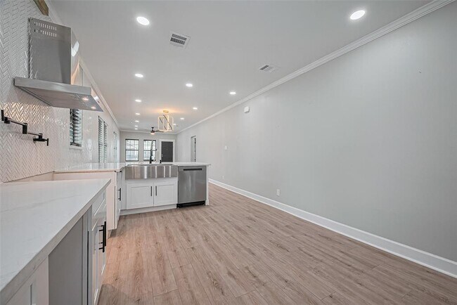 Building Photo - 1205 E 27th St