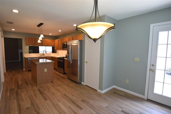 Building Photo - 18010 Golden Ridge Dr