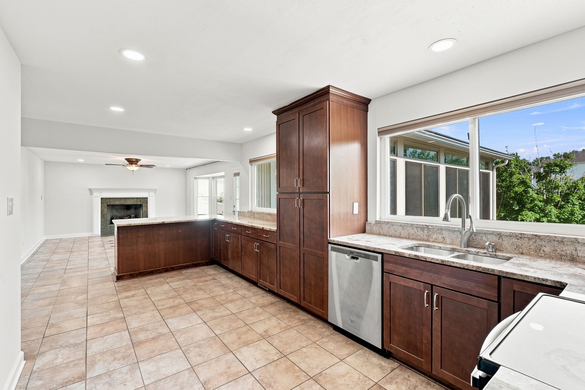 Building Photo - 701 Oak Run Ln