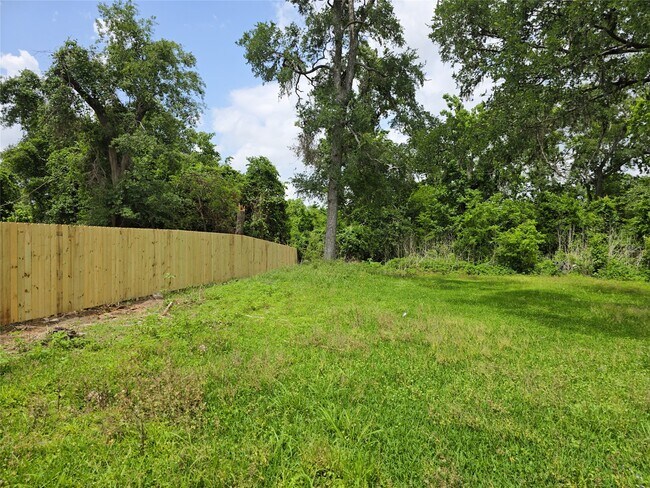 Building Photo - 9121 Lazydale Ln