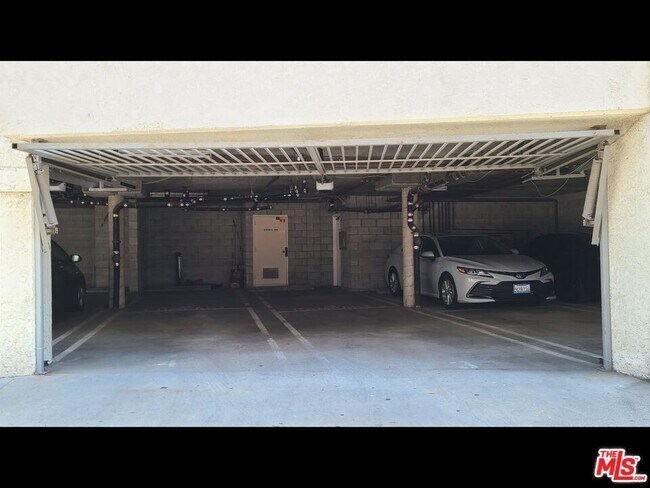 Building Photo - 1818 Glendon Ave
