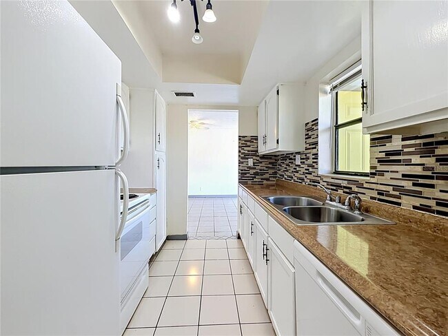 Building Photo - 2636 Lemon Tree Ln