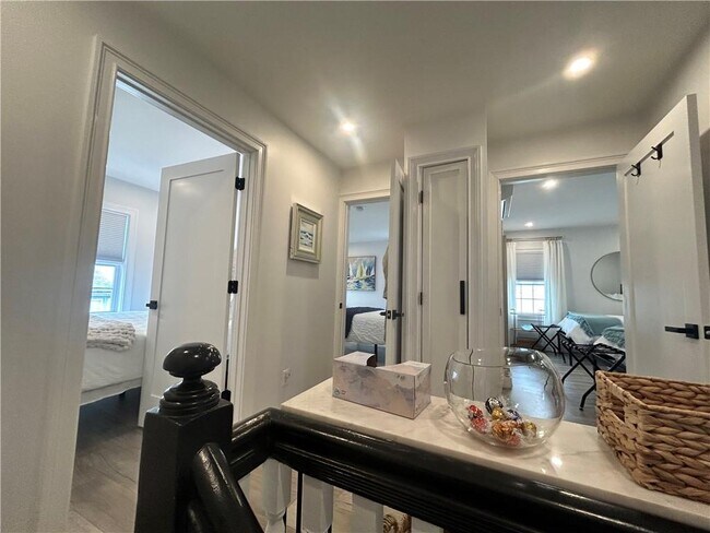 Building Photo - 23 Anthony St