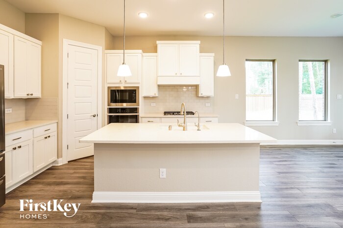 Building Photo - 5003 Wooded Lake Dr