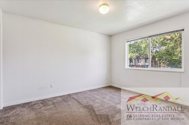 Building Photo - Beautiful 3 Bed 1.5 Bath Townhome in Ogden