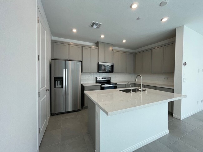 Building Photo - 3 BED 2.5 BATH 2 CAR GARAGE TOWNHOME FOR RENT IN CADENCE MASTER PLANNED COMMUNITY