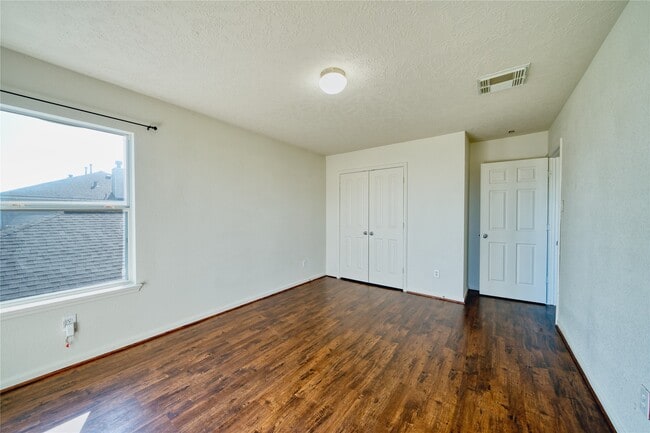 Building Photo - 6610 Autumn Sunset Ln