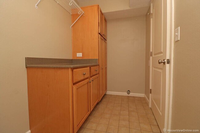 Building Photo - 2031 Allen Dr