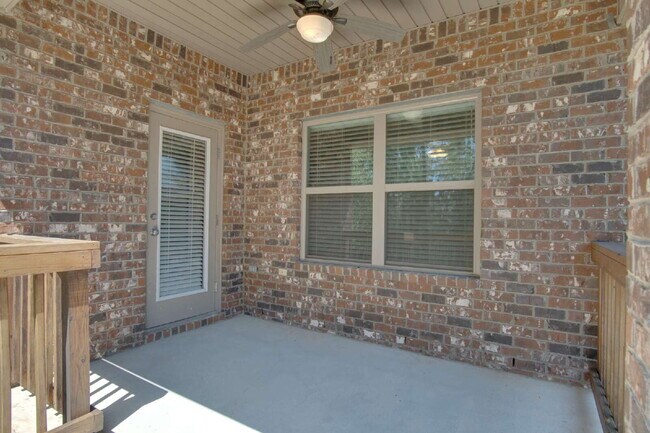 Building Photo - Ashley Plantation Living — 3BR Home with Granite Countertops, Large Kitchen Island, Trey Ceilings...