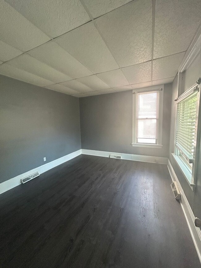 Building Photo - 439 College Ave