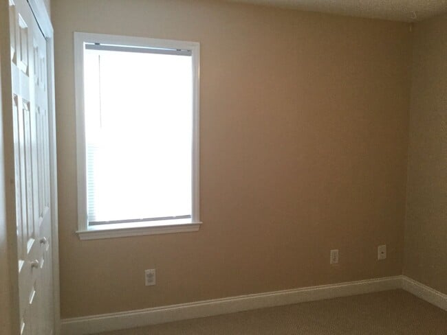 Building Photo - Centrally Located Home in New Bern-3 Bedroom With FROG