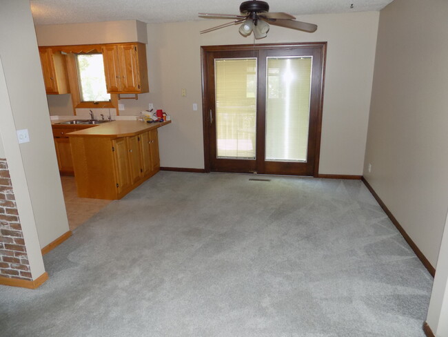 Building Photo - 6012 Fleetwood Dr