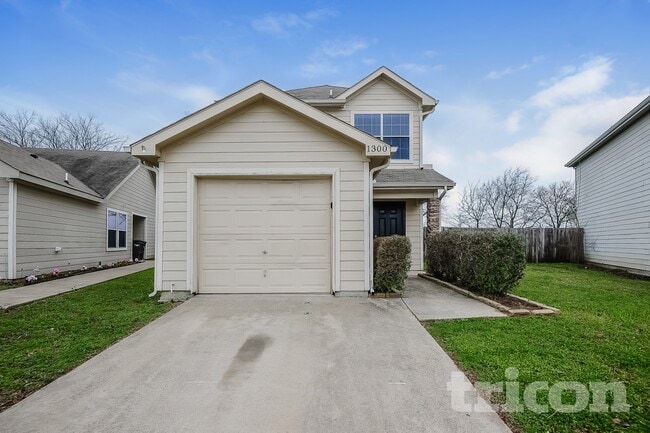 Building Photo - 1300 Pine Ln