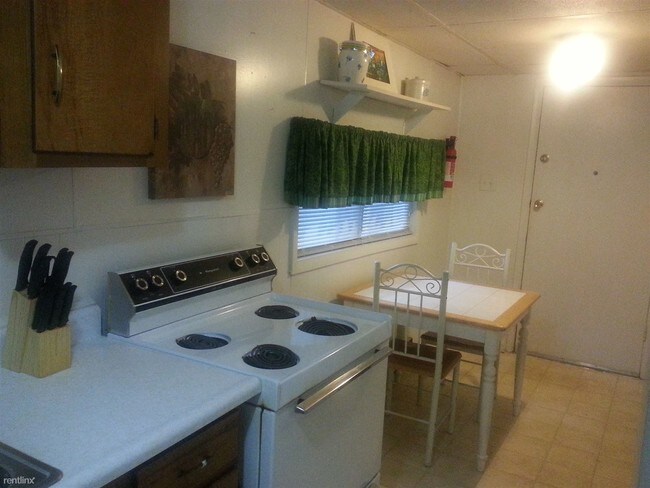 Building Photo - 117 Wilkes St