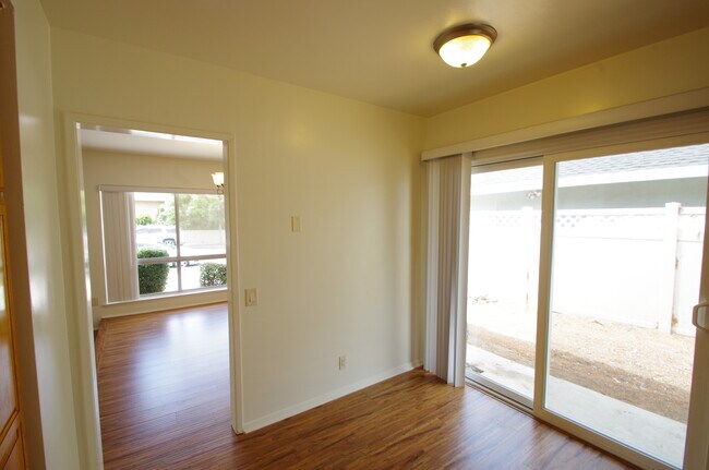 Building Photo - 1072 Hendrix Ave