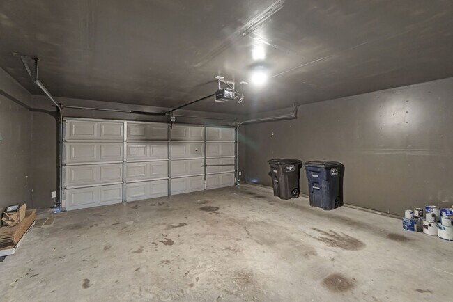 Building Photo - Ready for you to call this one home!